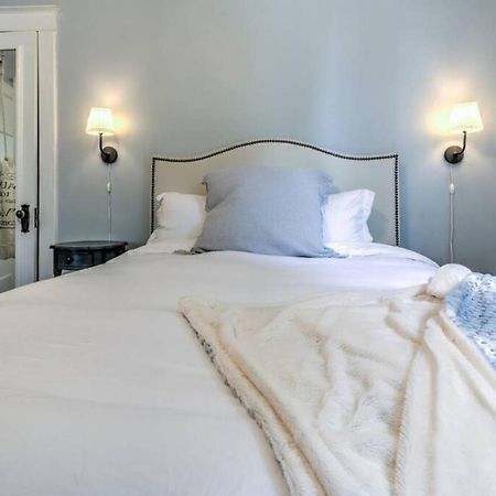 Elegant Colonial With Lovely Details And Character Мемфис Екстериор снимка