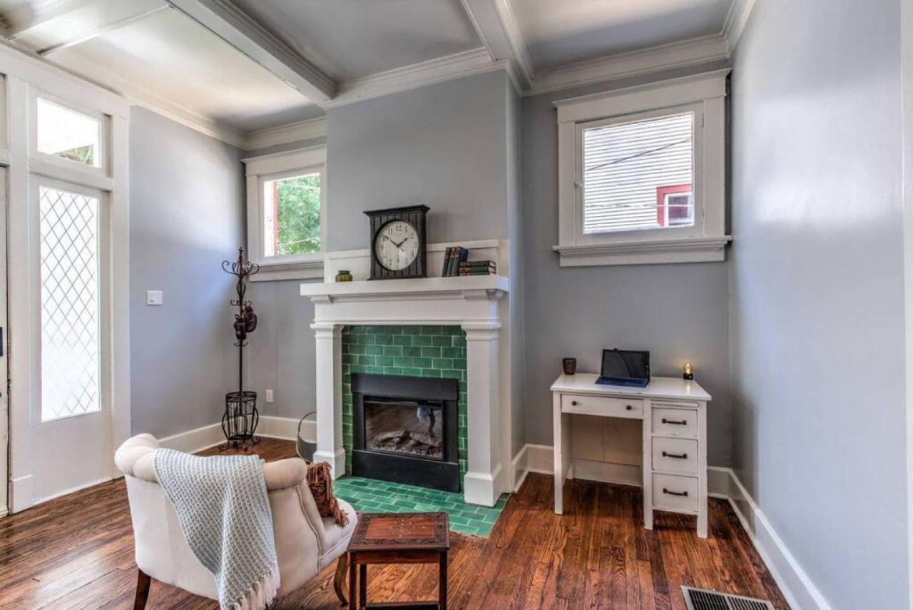 Elegant Colonial With Lovely Details And Character Мемфис Екстериор снимка
