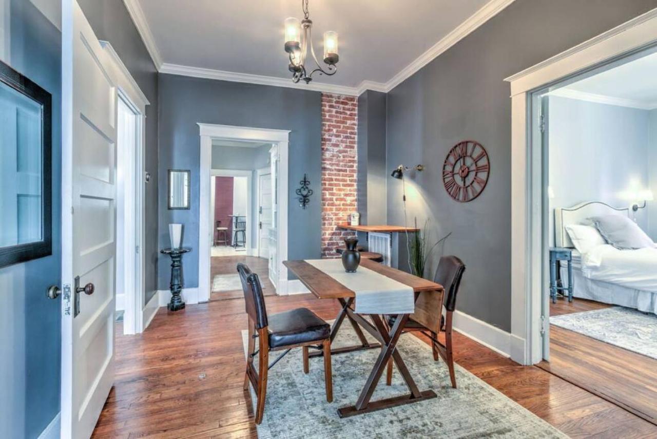 Elegant Colonial With Lovely Details And Character Мемфис Екстериор снимка