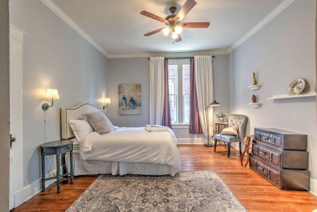 Elegant Colonial With Lovely Details And Character Мемфис Екстериор снимка