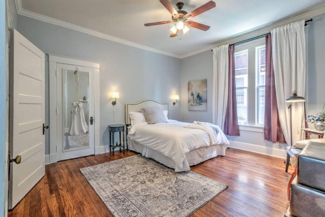 Elegant Colonial With Lovely Details And Character Мемфис Екстериор снимка