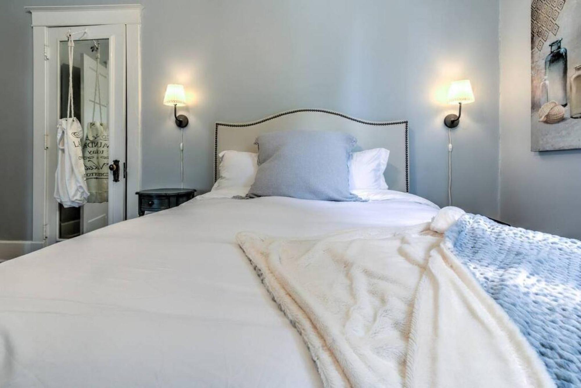 Elegant Colonial With Lovely Details And Character Мемфис Екстериор снимка