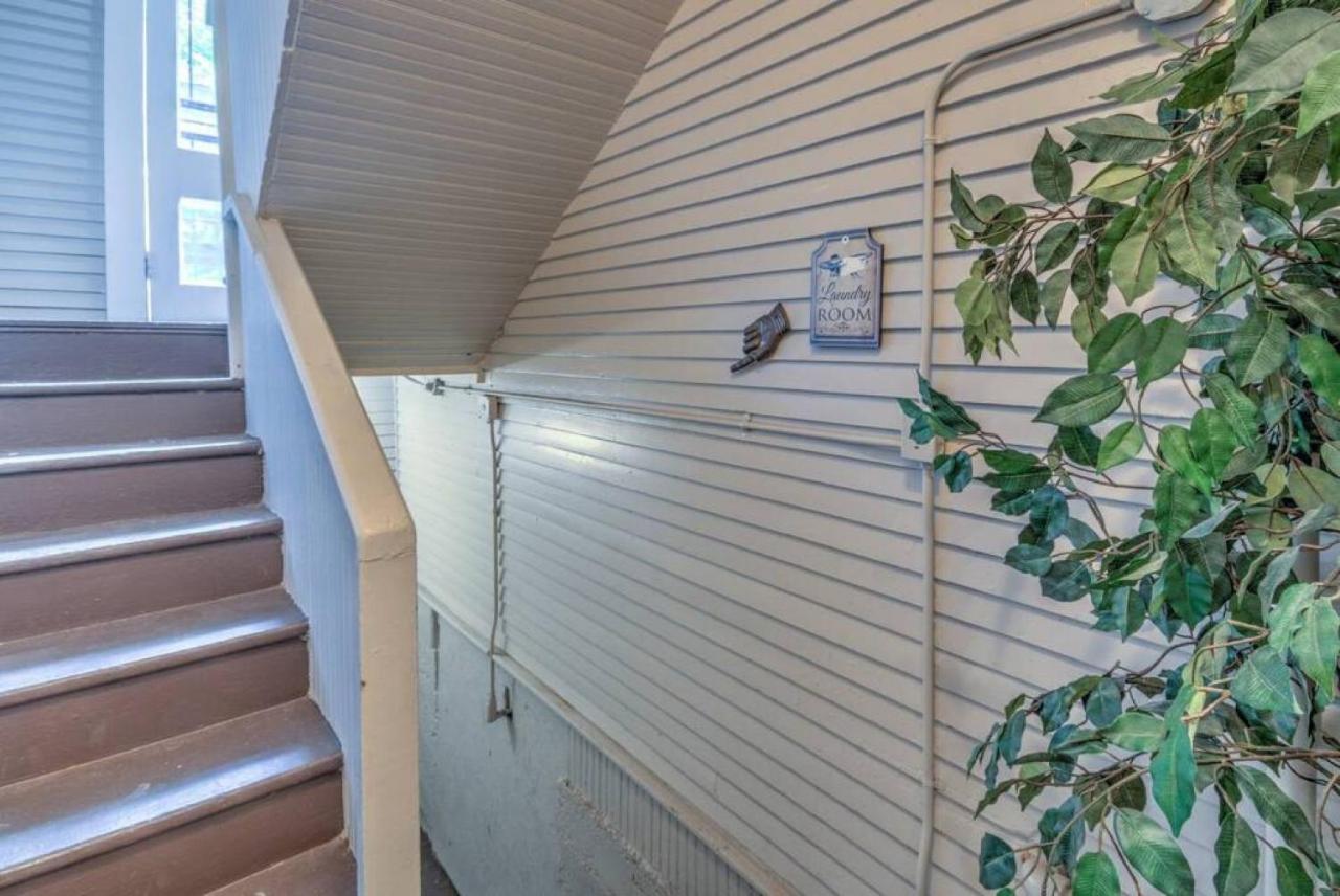 Elegant Colonial With Lovely Details And Character Мемфис Екстериор снимка